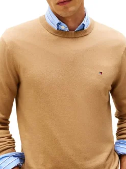 Pull en coton camel uni avec un col rond et des manches longues