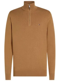 Pull en coton camel uni avec une coupe droite et un col camionneur