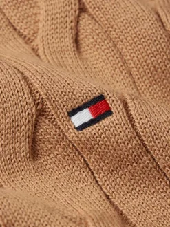 Pull en coton camel uni avec une coupe droite et un col camionneur boutonné