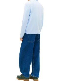 Pull en coton ciel uni avec une coupe droite et un col rond