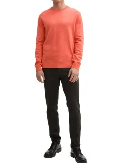 Pull en coton corail chiné avec un col rond et le logo de la marque brodé