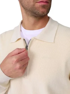 Pull en coton écru à coupe droite pourvu d'un col à revers zippé