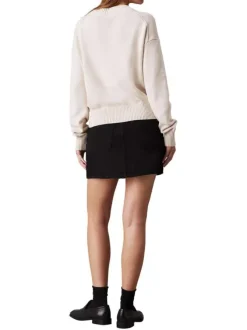 Pull en coton écru uni en maille avec une coupe droite et un col rond