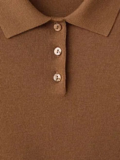 Pull en coton et laine chocolat uni avec une coupe droite et un col polo