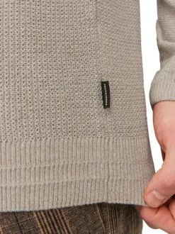 Pull en coton et lin mélangé écru en maille cueillie avec une coupe droite