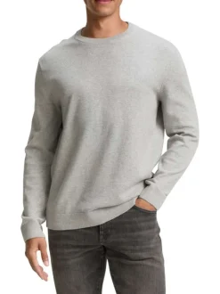Pull en coton gris clair avec un col rond et des manches longues