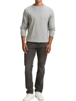 Pull en coton gris clair avec un col rond et des manches longues