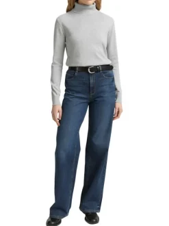 Pull en coton gris clair avec un col roulé et des manches longues