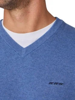 Pull en coton indigo uni avec une coupe droite à col v et logo iconique