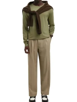 Pull en coton kaki uni avec une coupe droite et des manches longues