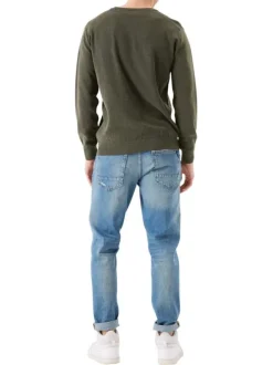 Pull en coton kaki uni avec une coupe droite et un col rond en bord côte