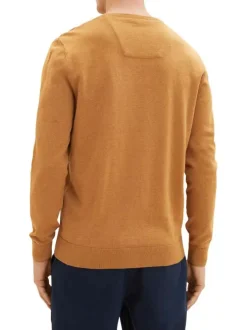 Pull en coton maille piquée camel avec une coupe droite et un col rond