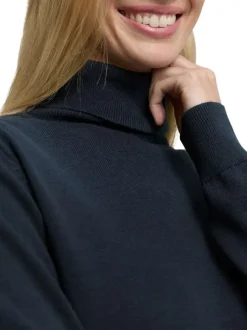 Pull en coton marine uni avec un col roulé et des manches longues