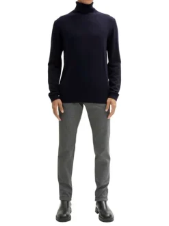 Pull en coton marine uni avec une coupe droite et col roulé en côtes