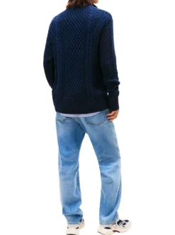 Pull en coton marine uni avec une coupe droite et logo iconique
