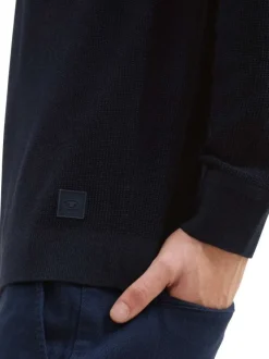 Pull en coton marine uni avec une coupe droite et un col rond