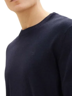 Pull en coton marine uni avec une coupe droite et un col rond