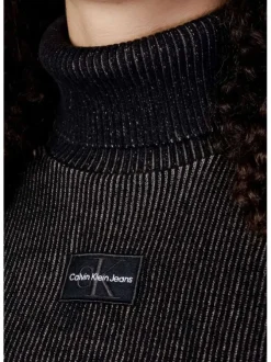 Pull en coton mélangé sapin uni avec une coupe évasée, un col roulé et à manches longues