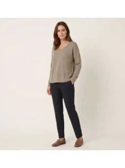 Pull en coton mélangé taupe uni pourvu d'une coupe droite et d'un col v