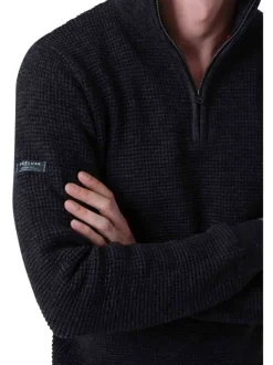 Pull en coton noir chiné en point tressé avec un col camionneur