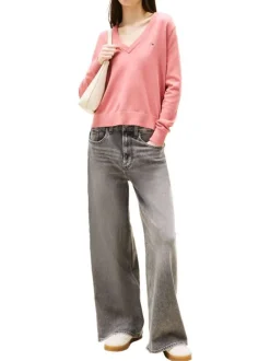 Pull en coton rose uni avec une coupe droite et un col v
