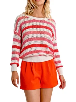 Pull en coton rouge rayé avec une coupe droite et un col rond