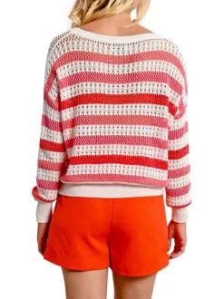 Pull en coton rouge rayé avec une coupe droite et un col rond