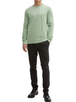 Pull en coton vert chiné avec un col rond et le logo de la marque brodé