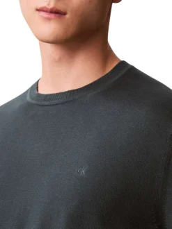 Pull en coton vert sapin uni avec une coupe droite et un col rond