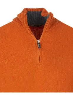 Pull en laine brique uni avec renforts ovales aux coudes et une coupe droite