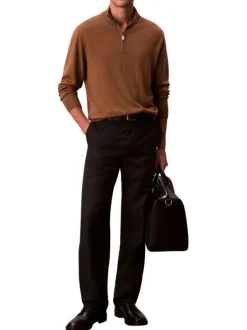 Pull en laine camel uni coupe ajustée avec un col camionneur