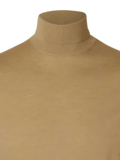 Pull en laine merinos beige uni avec une coupe droite et un col roulé