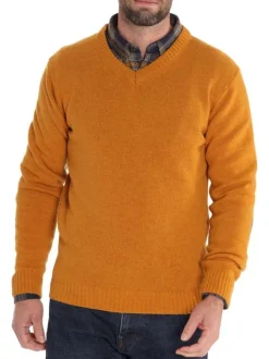 Pull en laine moutarde uni avec des renforts aux coudes et un col en V