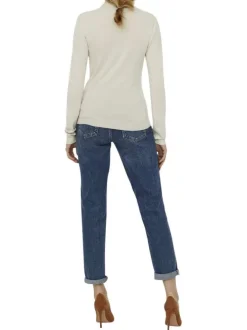 Pull femme écru uni stretch avec une coupe ajustée, des manches longues et un col roulé