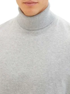 Pull gris clair chiné à coupe droite col roulé et à manches longues