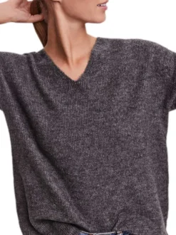 Pull gris en maille jersey à coupe droite col v et à manches longues