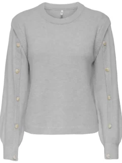 Pull gris uni avec une coupe droite à col rond et des manches longues