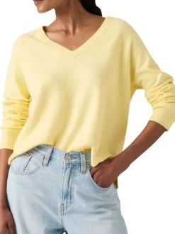 Pull jaune à coupe ajustée pourvu d'un col v et de manches longues
