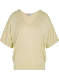 Pull jaune à coupe ample pourvu d'un col v arrondi et de manches courtes
