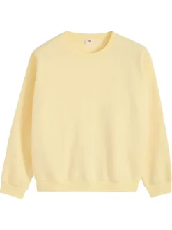 Pull jaune à coupe droite pourvu d'un col rond et de manches longues