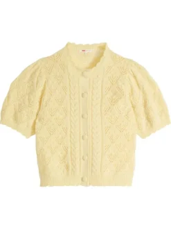 Pull jaune pourvu d'un col rond festonné et d'une fermeture boutonnée