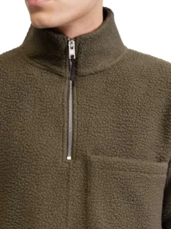 Pull kaki en maille sherpa avec une coupe droite et un col camionneur
