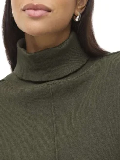 Pull kaki en maille tricotée pourvu d'un col roulé et de manches longues