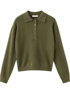 Pull kaki uni en maille fine avec une coupe droite et un col polo
