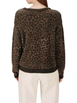 Pull léopard en maille fine avec une coupe droite et un col rond