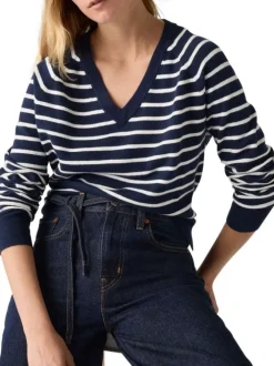 Pull marine rayé avec un col v côtelé et des manches longues