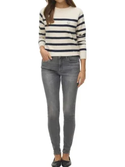 Pull marine à rayures avec une coupe droite et des manches longues