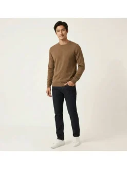 Pull marron avec un logo brodé à la poitrine une coupe droite et col rond