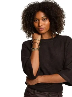 Pull marron coupe ample manches 3/4 pourvu d'un col rond