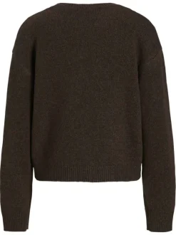 Pull marron en maille doux à losanges avec un col rond et une coupe droite